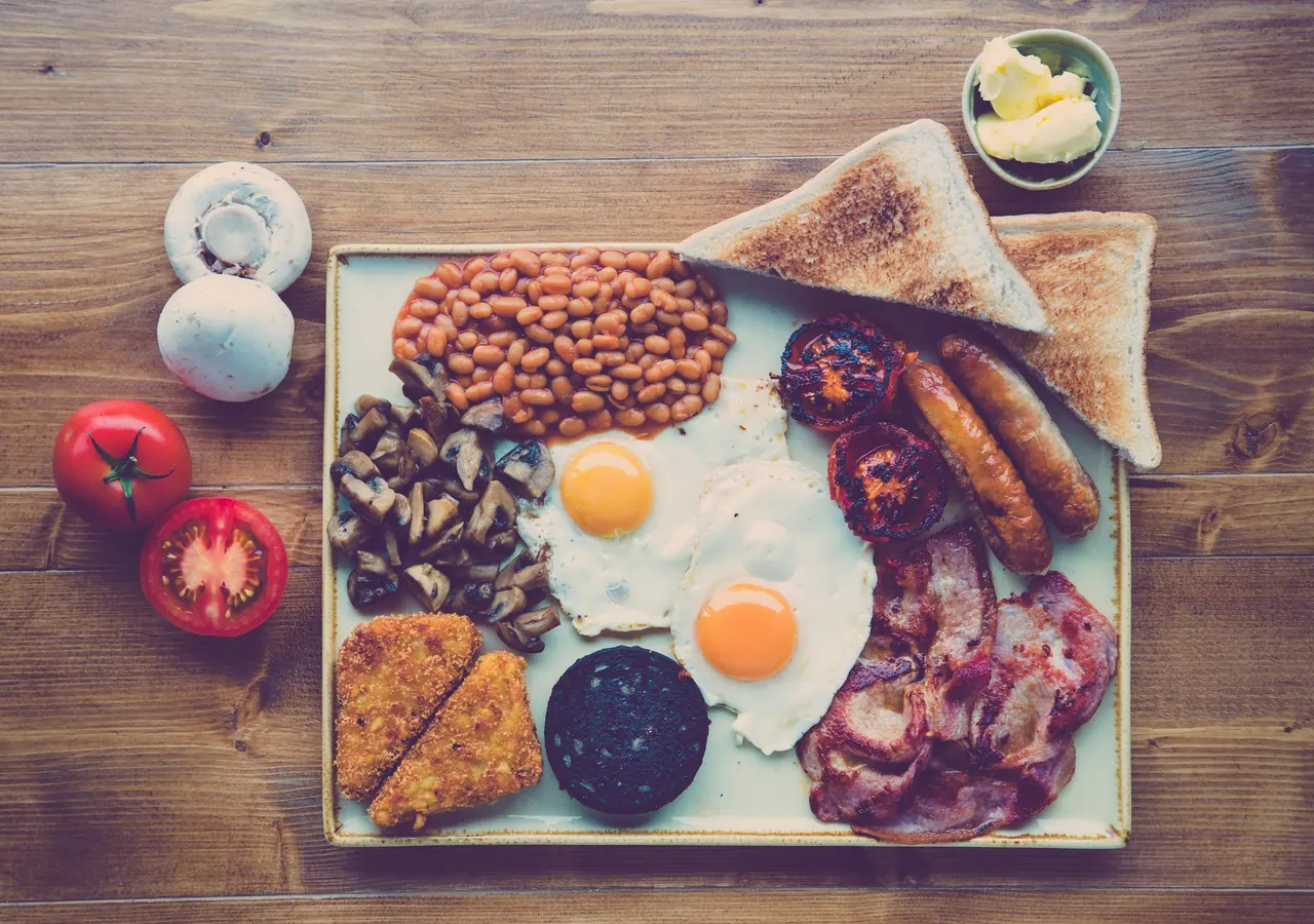 Full breakfast with eggs, pudding, bacon, sausages and beans